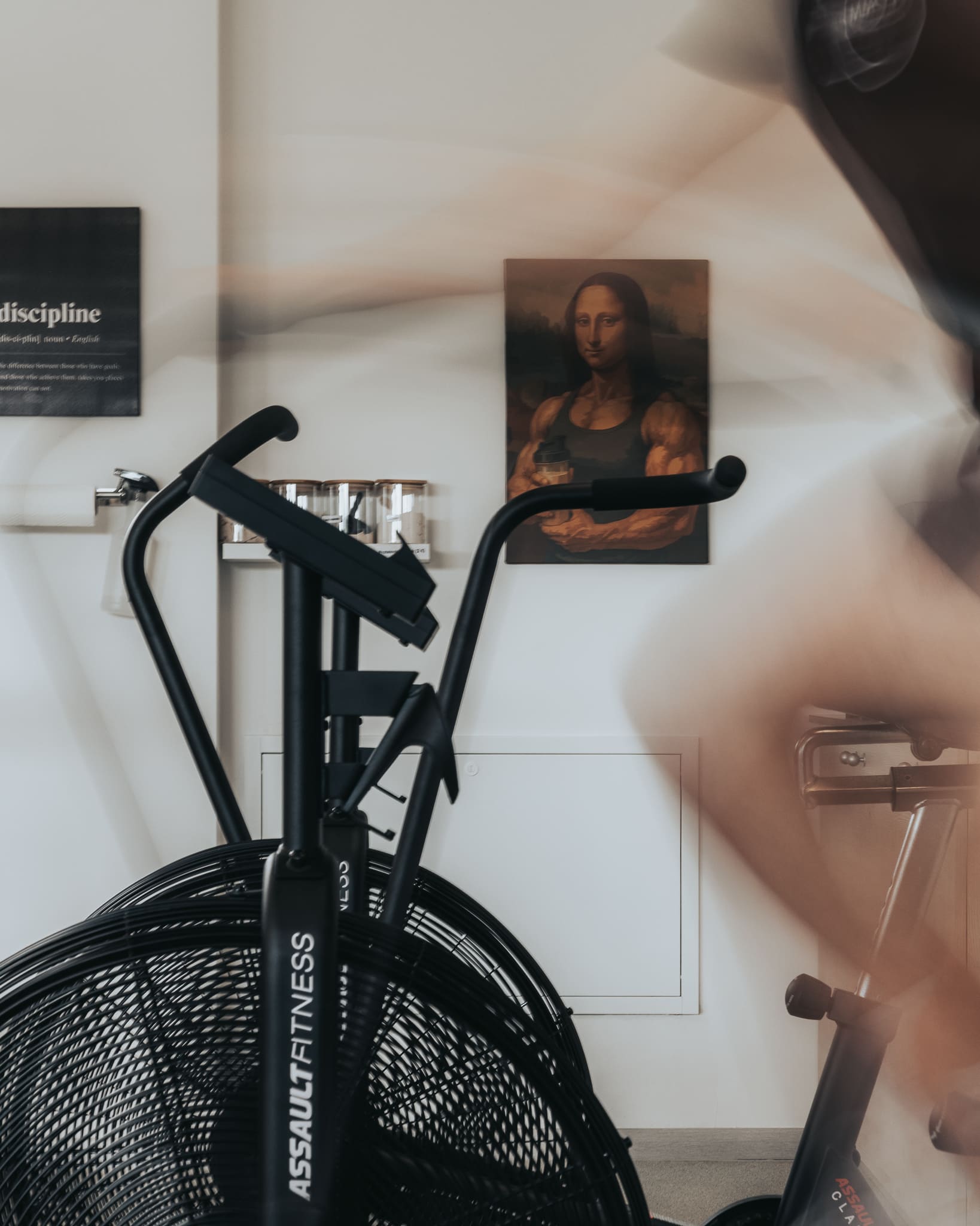Kondicijska cona z AirBike kolesom za metabolično pripravljenost